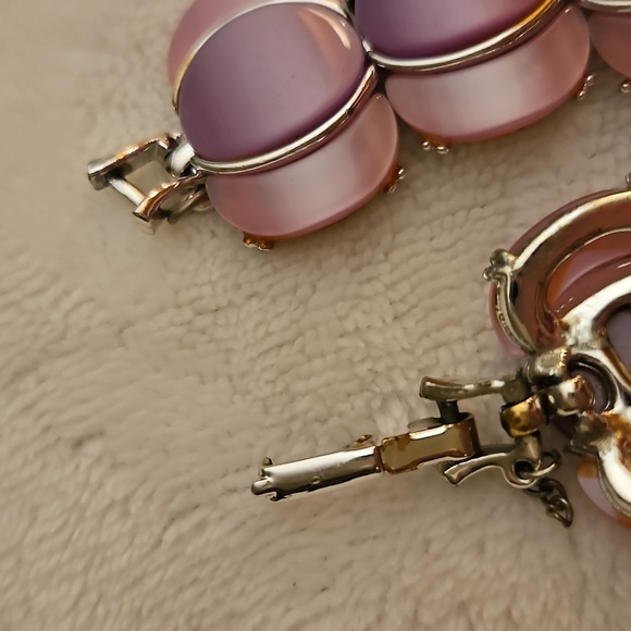 Vintage 1940s Pink and Purple Thermoset Moonglow Lucite Bracelet - Picture 8 of 8